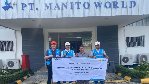 PLN UP3 Sukabumi melaksanakan penambahan daya listrik untuk PT Manito World II. di Jalan Siliwangi, RT 01 RW 01, Benda, Kecamatan Cicurug | Foto : Dok. PLN UP3 Sukabumi