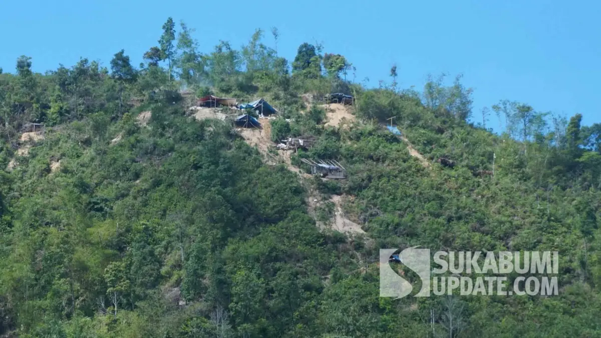 Penampakan tambang emas di Gunung Enggang.