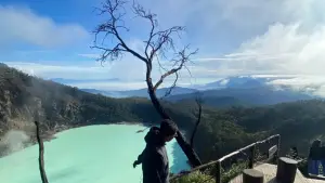 Sunan Ibu Sunrise Point merupakan destinasi wisata yang menjadi bagian dari Kawah Putih yang berada di Ciwidey, Kabupaten Bandung. (Sumber: Instagram/@sunanibukawahputih.id)