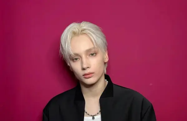 Huening Kai TXT Tanggapi Video Bersama Perempuan yang Beredar di Media Sosial (Sumber : Instagram/@txt_bighit)