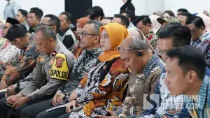 Wakil Ketua DPRD kota Sukabumi, Feri Sri Astrina saat menghadiri launching program Kumitra di gedung Juang 45 Kota Sukabumi. kamis (9/10/2025). (Sumber: Dok DPRD Kota)