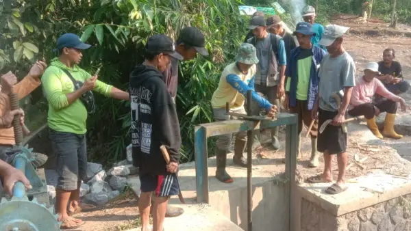 petani dari Kampung Kamandoran, Desa Karangtengah, Kecamatan Cibadak, Kabupaten Sukabumi, mendatangi lokasi proyek tol di Kampung Legok Picung RT 01/09, Desa Karangtengah (Sumber: dok warga)