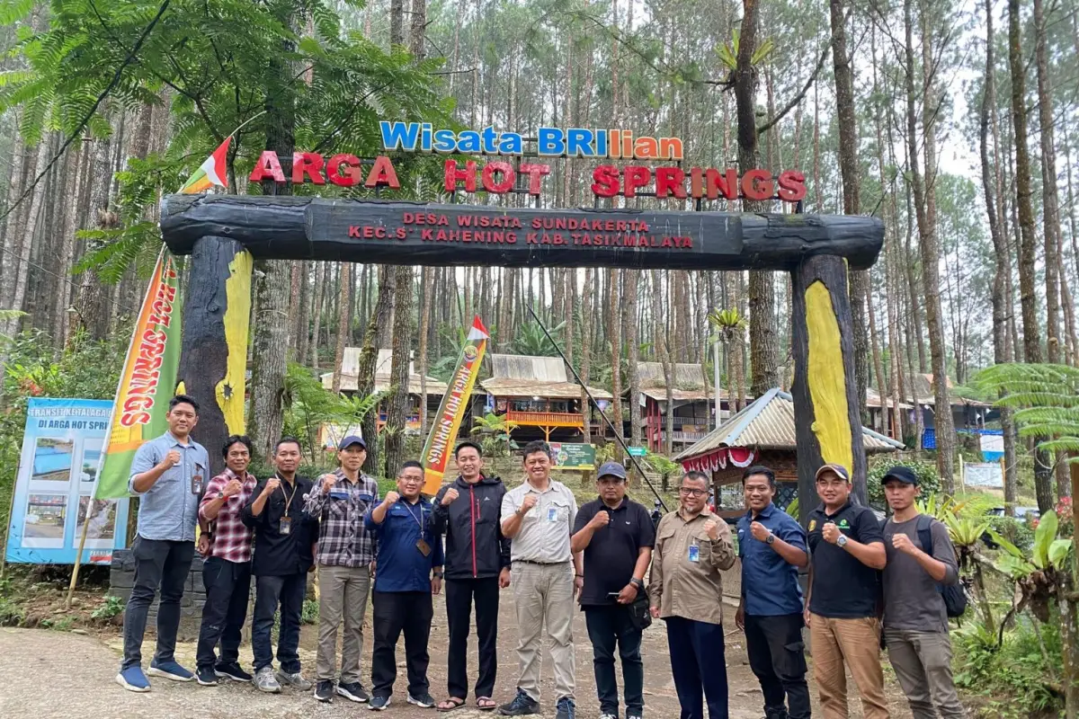 Selain berendam di air panas Galunggung, Anda bisa berendam di wisata Arga Hot Spring, Hanoman Cisayong!, tak jauh dari Ciapanas Sukaratu, hanya berbeda kecamatan dan masih di Kaki Galunggung