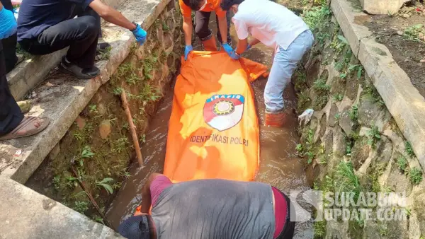 Evakuasi mayat wanita di gorong-gorong irigasi Kp Babakan, Kecamatan Cisaat, Kabupaten Sukabumi | Foto : Turangga Anom