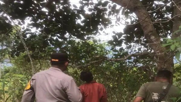 Lokasi pria tewas tergantung di pohon di Cikidang, Kabupaten Sukabumi | Foto : Dok. Warga