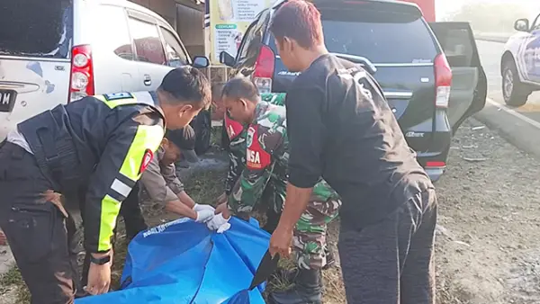 Kecelakaan di Jalur Lingkar Selatan antara Minibus dan Motor pada Minggu (12/10/2025), pagi. (Sumber : Dok Unit Gakkum Polres Sukabumi).