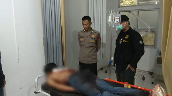Korban mengalami luka berat usai dibacok orang tak dikenal di Sukalarang, Kabupaten Sukabumi | Foto : Dok. Polres