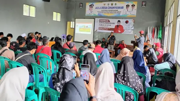 Anggota DPRD Jabar Muhammad Jaenudin saat acara Pengawasan Penyelenggaraan Pemerintahan di Aula Desa Cihanjawar, Kecamatan Nagrak, Kabupaten Sukabumi, pada Sabtu (11/10) | Foto : Tim Adc