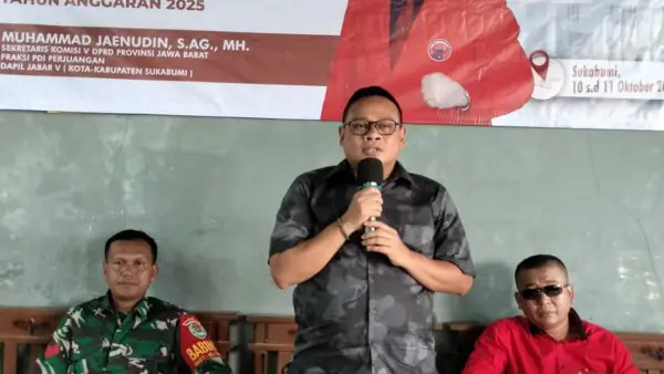 Anggota DPRD Jabar Muhammad Jaenudin saat acara Pengawasan Penyelenggaraan Pemerintahan di Aula Desa Cihanjawar, Kecamatan Nagrak, Kabupaten Sukabumi, pada Sabtu (11/10) | Foto : Tim Adc