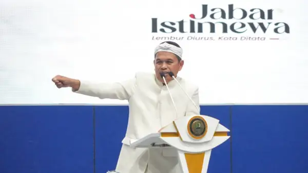 KDM saat memberikan sambutan dalam peresmian Pusbankum Desa/Kelurahan se-Jabar di Sabuga Bandung, Kamis (2/10/2025). (Sumber Foto: Biro Adpim Jabar)
