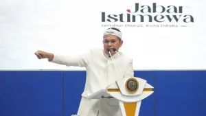 KDM saat memberikan sambutan dalam peresmian Pusbankum Desa/Kelurahan se-Jabar di Sabuga Bandung, Kamis (2/10/2025). (Sumber Foto: Biro Adpim Jabar)