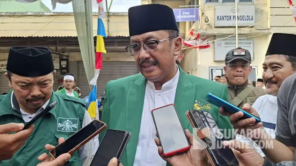 Bupati Sukabumi, Asep Japar (tengah), Kepala UPTD PSM Cicurug (kiri) dan Kepala Disdagin Kabupaten Sukabumi (kanan). (Sumber : SU/Ibnu Sanubari).