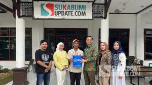 Tim Hukumonline saat berkunjung ke kantor Sukabumiupdate.com di Jalan KH Ahmad Sanusi No.195, Kota Sukabumi. (Sumber : SU/Turangga Anom).