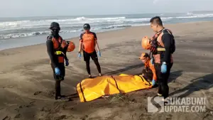 Nelayan Karom (45 tahun) yang Hilang di Pantai Tegalbuleud Sukabumi ditemukan tak bernyawa di perairan Pantai Kongsi. (Sumber Foto: Dok. Tim SAR)