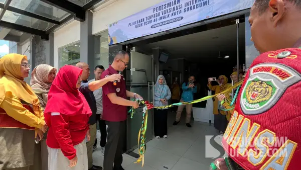 Ayep Zaki saat meresmikan RSUD Al-Mulk jadi pelaksana vaksinasi internasional di Kota Sukabumi. Selasa (14/10/2025). (Sumber: SU/Turangga Anom)