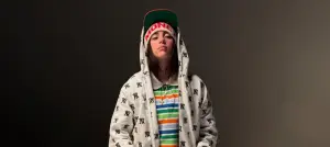 Billie Eilish Ditarik Penggemar Sampai Terjatuh saat Konser di Miami (Sumber :  Instagram/@billieeilish)