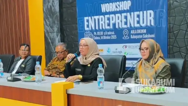 Kepala DKUKM Kabupaten Sukabumi, Sri Hastuty Harahap saat memberikan sambutan dalam Workshop Entrepreneur. (Sumber Foto: Istimewa)