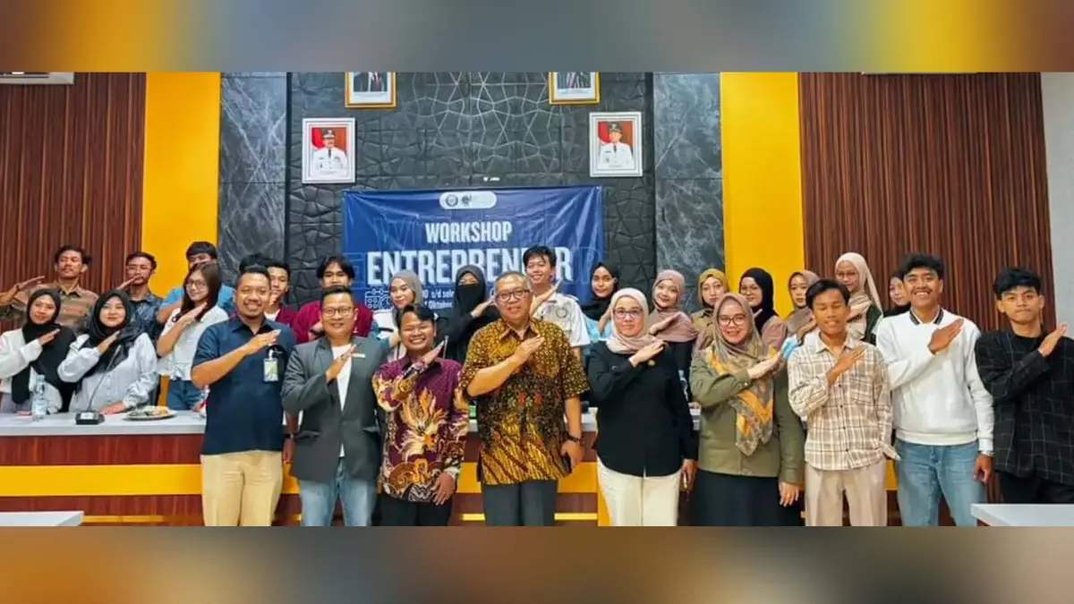 Foto bersama peserta Workshop Entrepreneur bersama Marwan Hamami dan pihak DKUKM Kabupaten Sukabumi.
