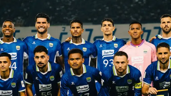 Starting line up Persib Bandung di laga perdana ACL Two saat menghadapi Lion City Sailors. (Sumber: Instagram/@marcklok)
