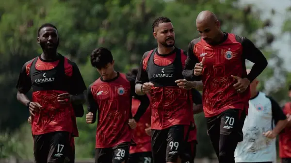 Para pemain Persija tengah melakukan persiapan jelang menghadapi Persebaya Surabaya di pekan kesembilan Super League 2025 (Sumber: Instagram/@persija)