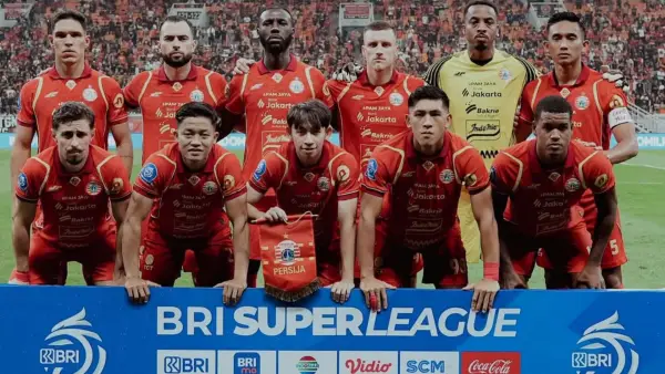 Starting line up Persija Jakarta saat menghadapi Persita Tangerang di Stadion Jakarta Internasional Stadium (Sumber: Instagram/@jordiamat5)