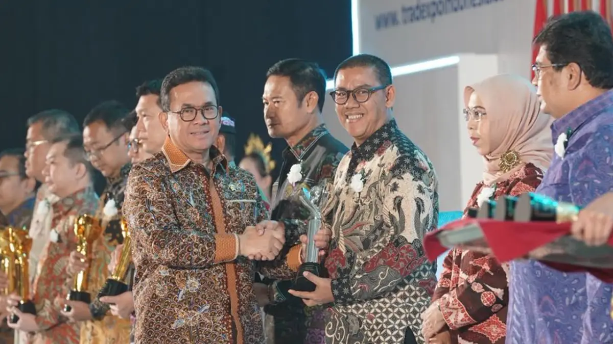 Ekspor ke 12 Negara, Tempe Azaki Raih Primaniyarta Award 2025 dari Menteri Perdagangan