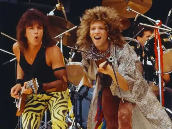 Jon Bongiovi (nama asli) ambil nama panggung Bon Jovi dari sepupunya, Tony Bongiovi, yang punya studio rekaman Power Station di New York. Awalnya John Bongiovi and the Wild Ones (Sumber: Situs Resmi Jonbonjovi.com)