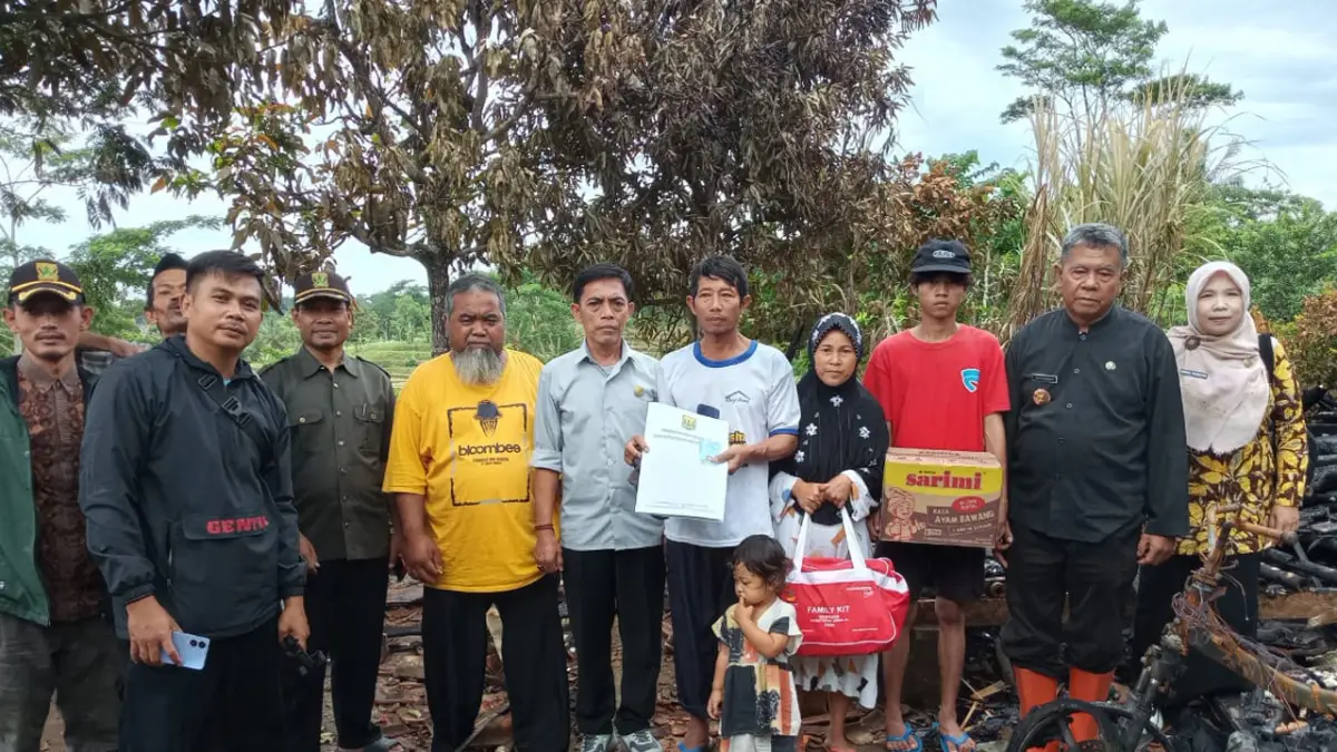 Gerak Cepat Disdukcapil Sukabumi, Buatkan Pengganti Dokumen Kependudukan Korban Kebakaran di Ciracap