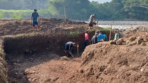 Irigasi Jentreng coba dibangkitkan lagi oleh Warga Padabeunghar Sukabumi. (Sumber : Istimewa.).