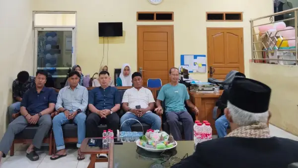 Suasana pengajian rutin karyawan di BPR Sukabumi cabang Jampangkulon | Foto : Dok. BPR Sukabumi