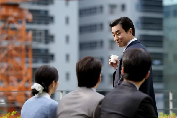 Cuplikan K-Drama The Dream Life of Mr. Kim: Ketika Kejayaan Runtuh, Hidup Baru Dimulai (Sumber : MyDramaList)