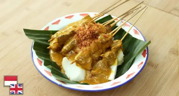 Tampilan Sate Padang ala Chef Devina Hermawan, Gurih, Pedas, dan Kaya Rempah (Sumber : Youtube /@devinahermawan)