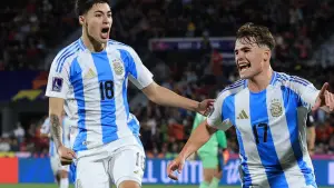 Mateo Silvetti (kanan) pemain Timnas Argentina U-20  melakukan selebrasi setelah mencetak gol ke gawang Kolombia U-20 di ajang Piala Dunia U-20 yang berlangsung di Cile. (Sumber: Instagram/@fifaworldcup)
