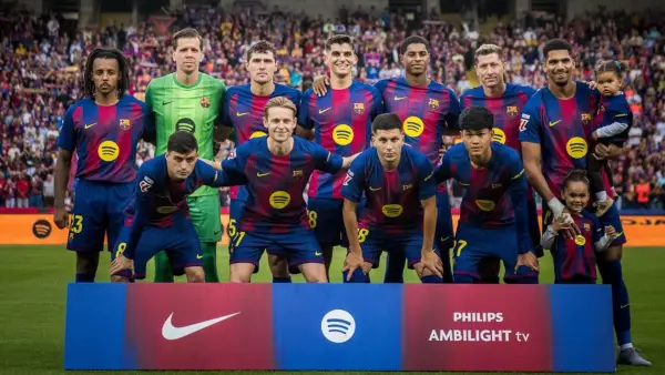 Starting line up Barcelona saat menghadapi Real Sociedad di ajang La Liga (Sumber: Instagram/@fcbarcelona)