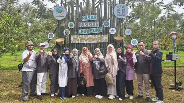 Kegiatan Inovasi UMMI, Program Kampus Berdampak dan Leuweung Hejo di Desa Gunung Endut, Kecamatan Kalapanunggal, Kabupaten Sukabumi, Sabtu, (11/10/25). (Sumber : Dok UMMI).