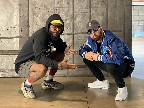 Ghostwrite, brand streetwear yang fokus pada kolab artis hip-hop, sebelumnya sukses dengan proyek serupa bersama rapper lain. NBA sendiri sedang gencar ekspansi ke kultur pop (Foto: @Eminem)