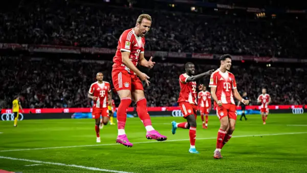Selebrasi Harry Kane saat mencetak gol ke gawang Borussia Dortmund di derby Der Klassiker tadi malam (Sumber: Web/fcbayern.com)
