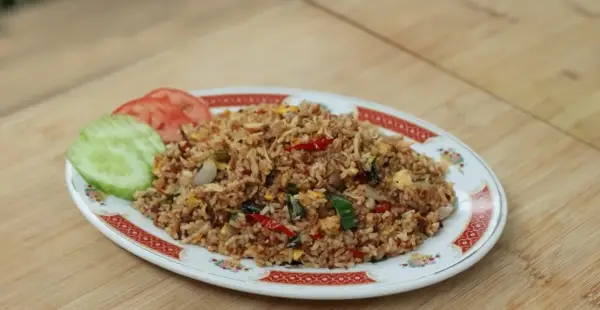 Resep Nasi Goreng Kornet, Menu Sarapan Simple yang Melezatkan (Sumber : Youtube | Devina Hermawan)