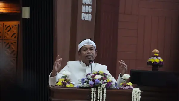 Gubernur Jawa Barat Dedi Mulyadi saat menghadiri Peringatan HUT ke-24 Kota Tasikmalaya. (Sumber : Humas Pemprov Jabar).