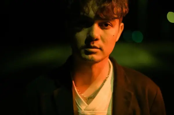 Nyoman Paul liris single terbaru yang berjudul 10 Menit untuk Selamanya (Sumber : Instagram/@manpaularo)