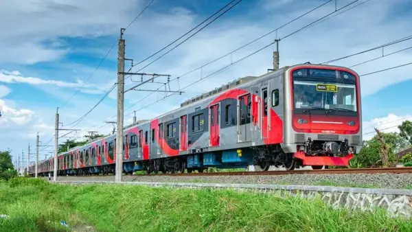 Ilustrasi. KRL Commuter Line CLI-225 produksi INKA di Madiun. (Sumber : Dok. KAI)