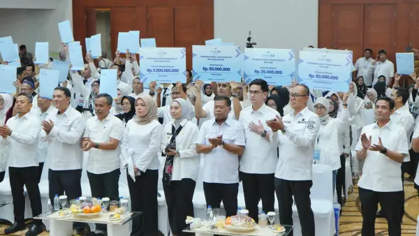 Wali Kota Sukabumi, Ayep Zaki, menghadiri kegiatan Akad Massal Kredit Usaha Rakyat (KUR) bagi 800.000 pelaku Usaha Mikro, Kecil, dan Menengah (UMKM) se-Indonesia, Selasa (21/10/2025) | Foto : Dokpim