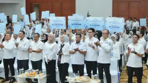 Wali Kota Sukabumi, Ayep Zaki, menghadiri kegiatan Akad Massal Kredit Usaha Rakyat (KUR) bagi 800.000 pelaku Usaha Mikro, Kecil, dan Menengah (UMKM) se-Indonesia, Selasa (21/10/2025) | Foto : Dokpim