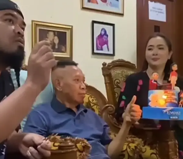 Vega Darwanti dan Peppy Rayakan Ulang Tahun Tukul Arwana, Dipenuhi Canda Tawa (Sumber : Instagram/@peppy_beneran07)