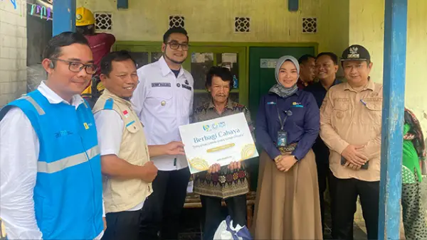 PLN UP3 Sukabumi dan Wakil Wali Kota Sukabumi, Bobby Maulana beserta jajaran Pemkot Sukabumi Bagikan Listrik Gratis. (Sumber : Dok PLN).