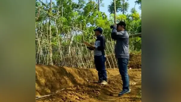 Kegiatan inventarisasi hutan di Taman Kehati AQUA Sukabumi. (Sumber : Istimewa)