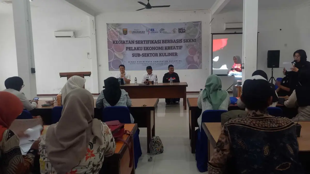 Suasana kegiatan pelatihan dan sertifikasi SKKNI untuk pelaku usaha kuliner Pajampangan yang digelar Dispar.