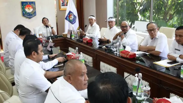 Wali Kota Sukabumi Ayep Zaki saat menghadiri rapat bersama Kemendagri dan Gubernur Jawa Barat membahas efisiensi akibat pengurangan TKD, Rabu (22/10/2025) | Foto : Dokpim