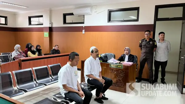 Harianto (30) dan Yuri (47) terdakwa kasus penyiraman air keras terhadap ibu dan anak di Baros Kota Sukabumi kembali digelar di Pengadilan Negeri (PN) Sukabumi, Rabu (22/10/2025) | Foto : Turangga