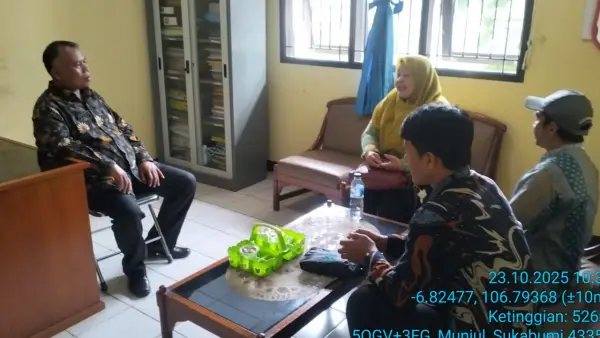 Tim Produksi Perumdam TJM Kabupaten Sukabumi saat silaturahmi dan sosialisasi bersama aparat Kecamatan Ciambar terkait penggunaan kaporit (Sumber: Istimewa)